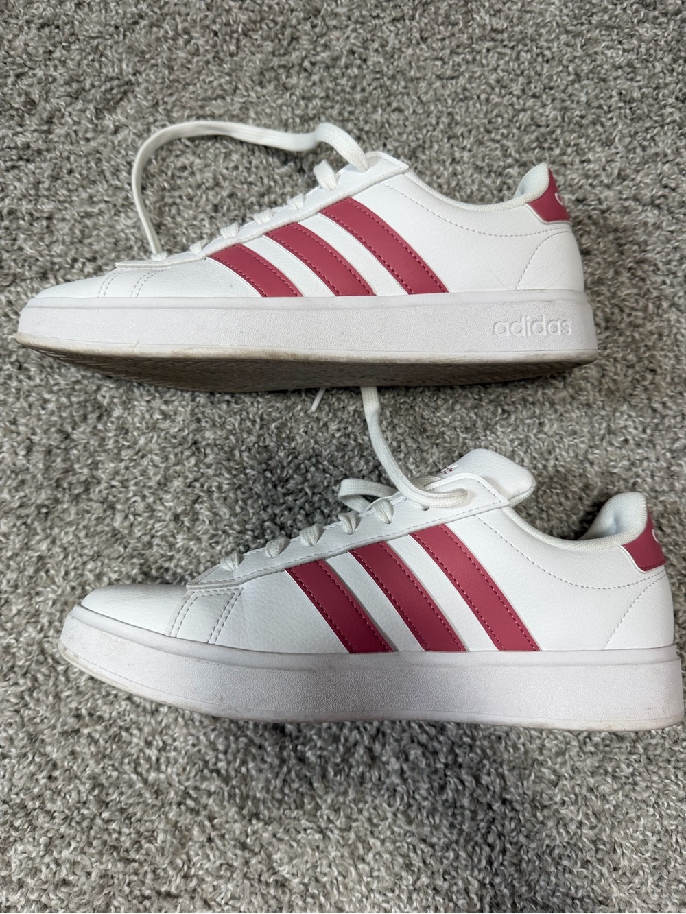 Adidas Womens 8.5 Grand Court 2.0. NICE